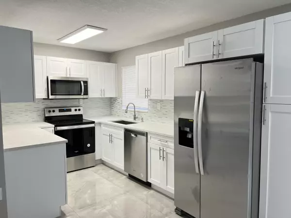 4696 Collier RD, Lake Worth, FL 33463