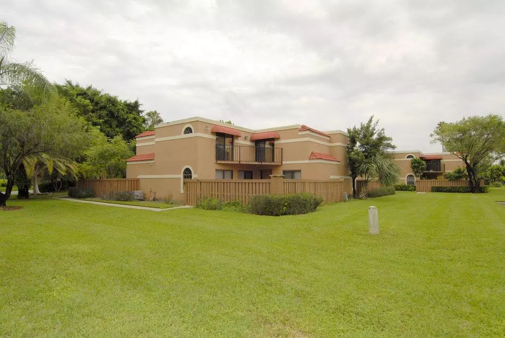 Boca Raton, FL 33433,8122 Severn DR A