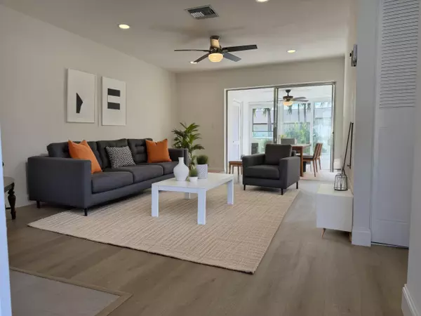 West Palm Beach, FL 33415,2920 E Crosley DR M