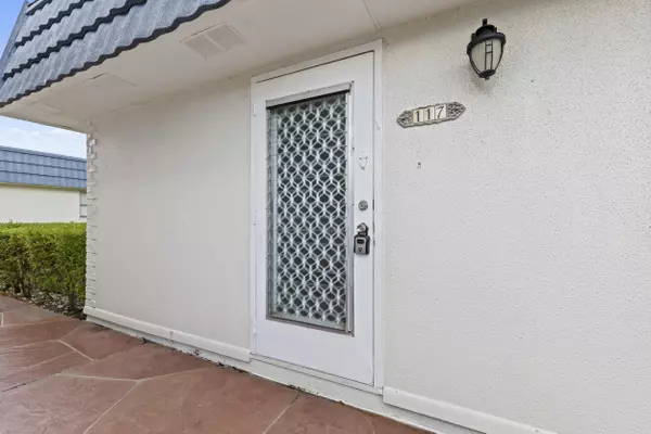 Delray Beach, FL 33446,117 E Waterford