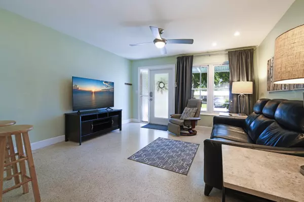 Stuart, FL 34996,438 SE Fini DR