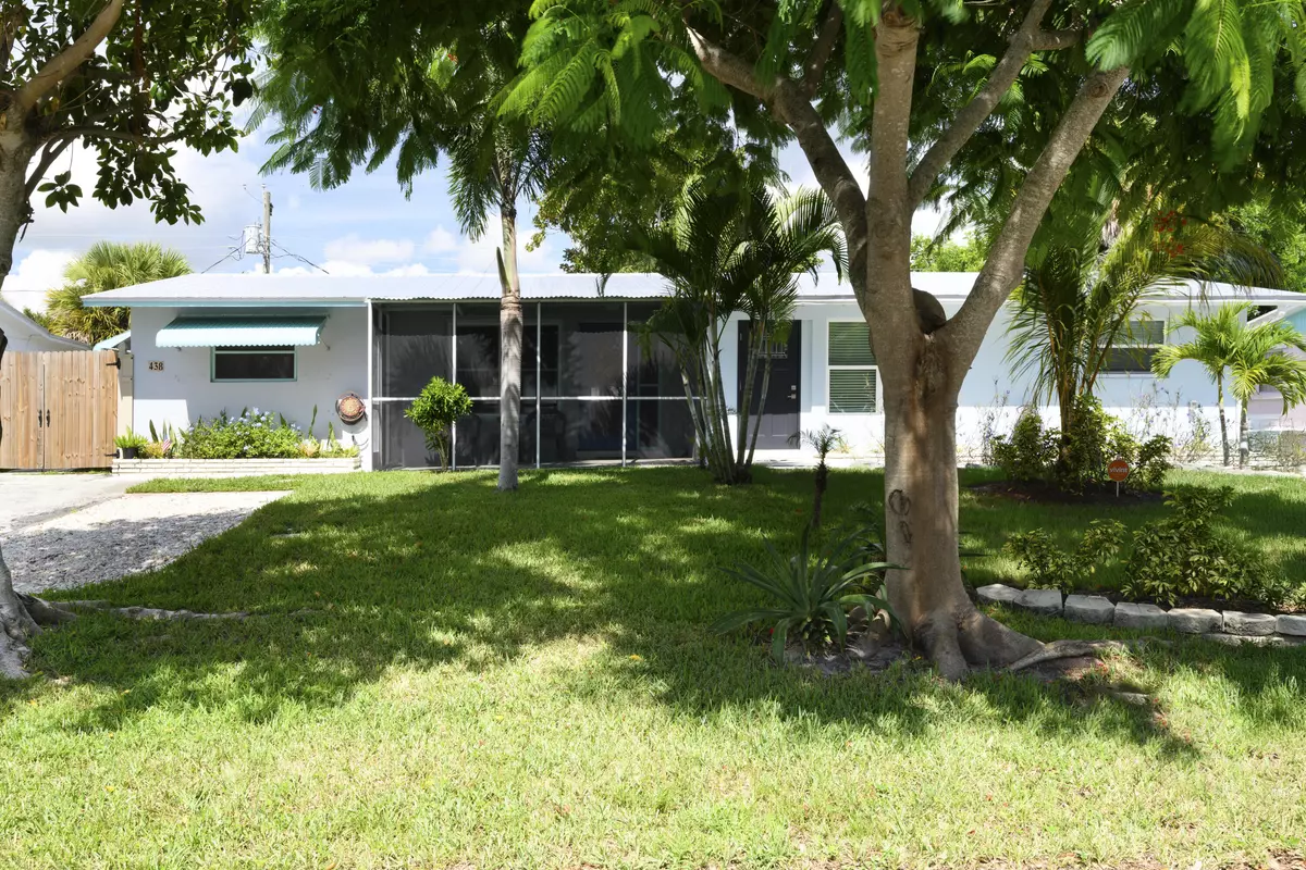 Stuart, FL 34996,438 SE Fini DR