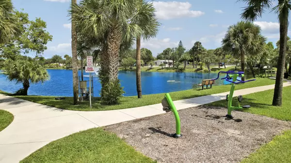 Palm Springs, FL 33461,721 Lori DR 303