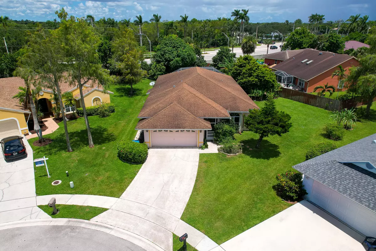 Royal Palm Beach, FL 33411,102 Oxford CT