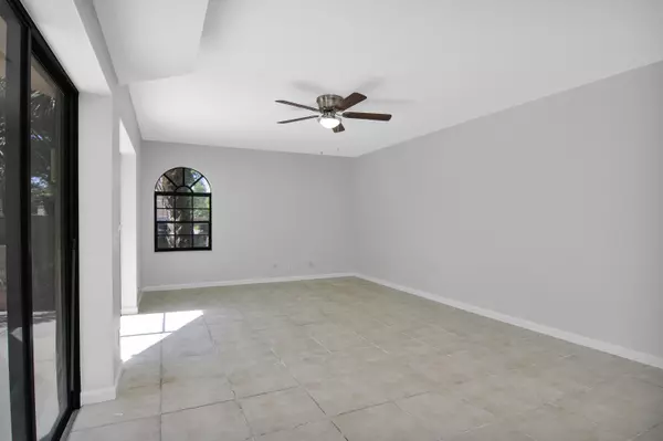 Boca Raton, FL 33433,8050 Severn DR A