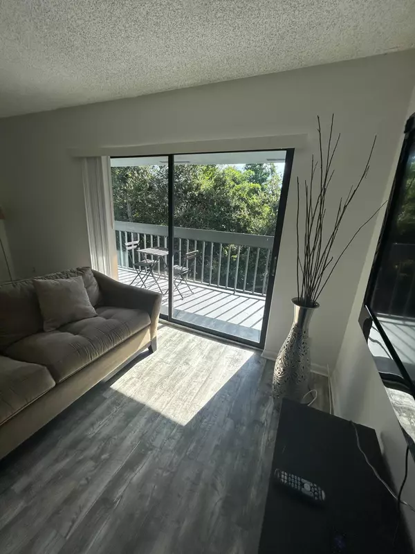 West Palm Beach, FL 33401,1850 N Congress AVE 406