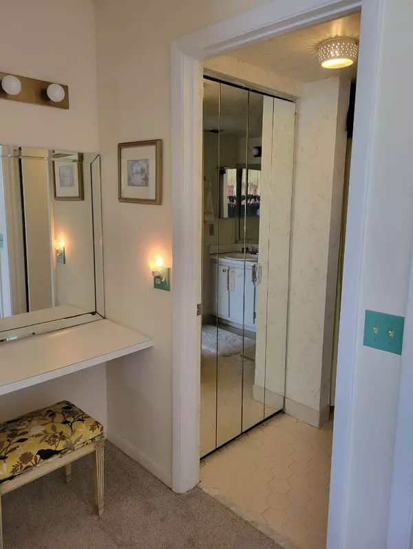 Greenacres, FL 33463,320 Knotty Pine CIR C-2