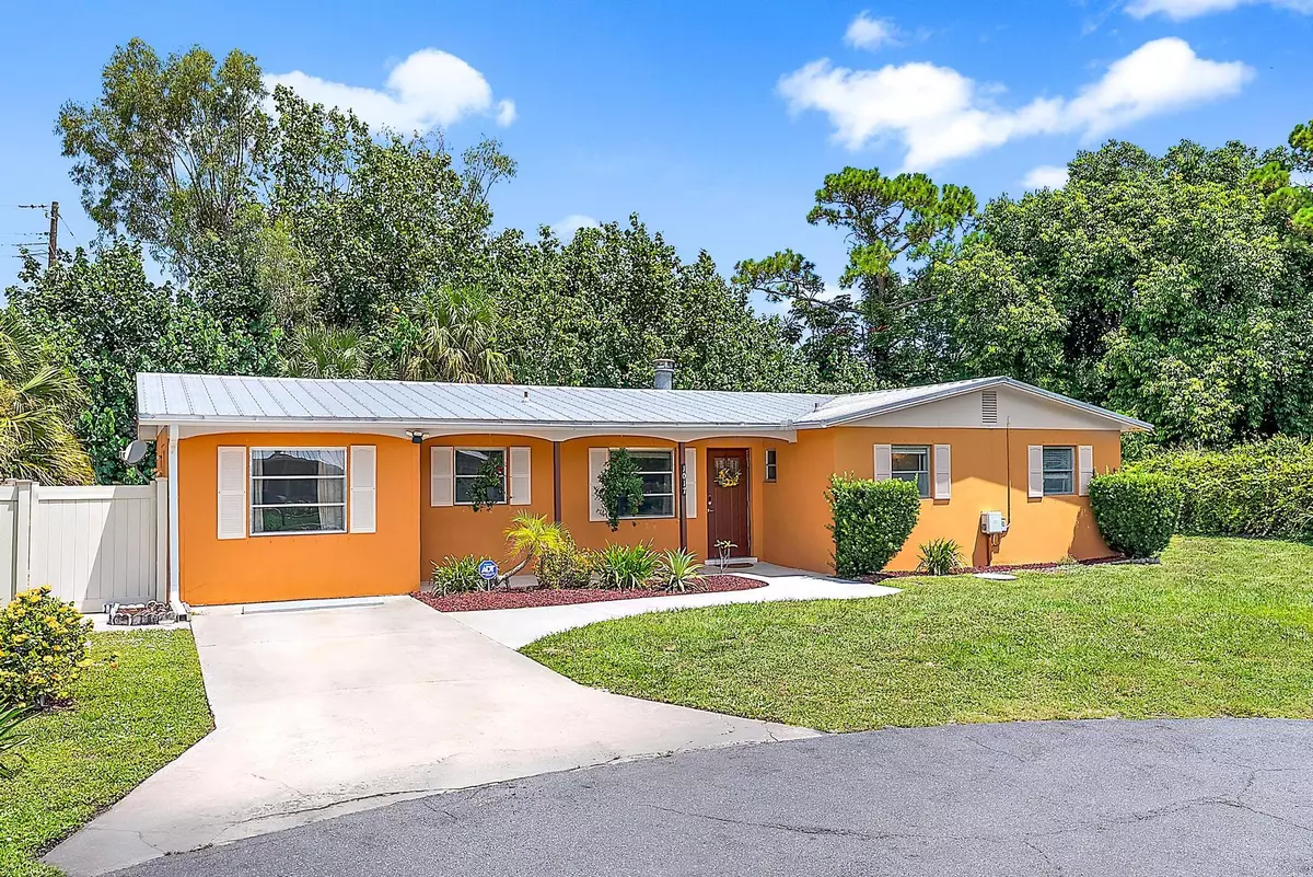 Stuart, FL 34996,1017 SE 16th CT