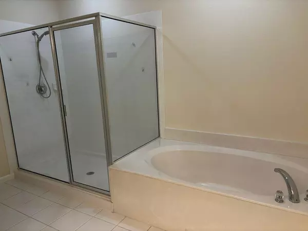 Jupiter, FL 33458,221 Greenwich CIR 209