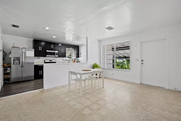 Hallandale Beach, FL 33009,309 SW 7th ST