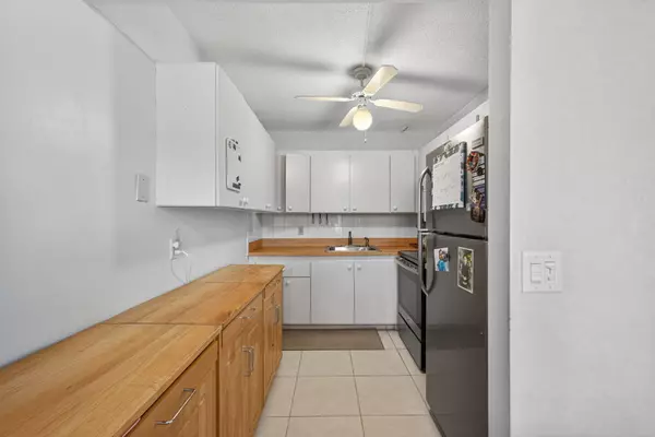 West Palm Beach, FL 33417,23 Dorchester B