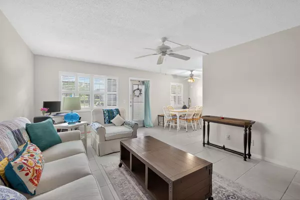 West Palm Beach, FL 33417,23 Dorchester B