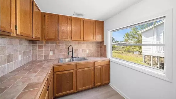 Okeechobee, FL 34974,1520 Hunter RD A