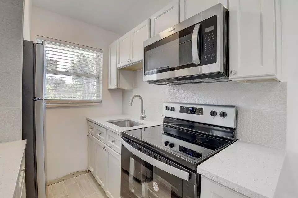 Lantana, FL 33462,525 S Broadway ST N