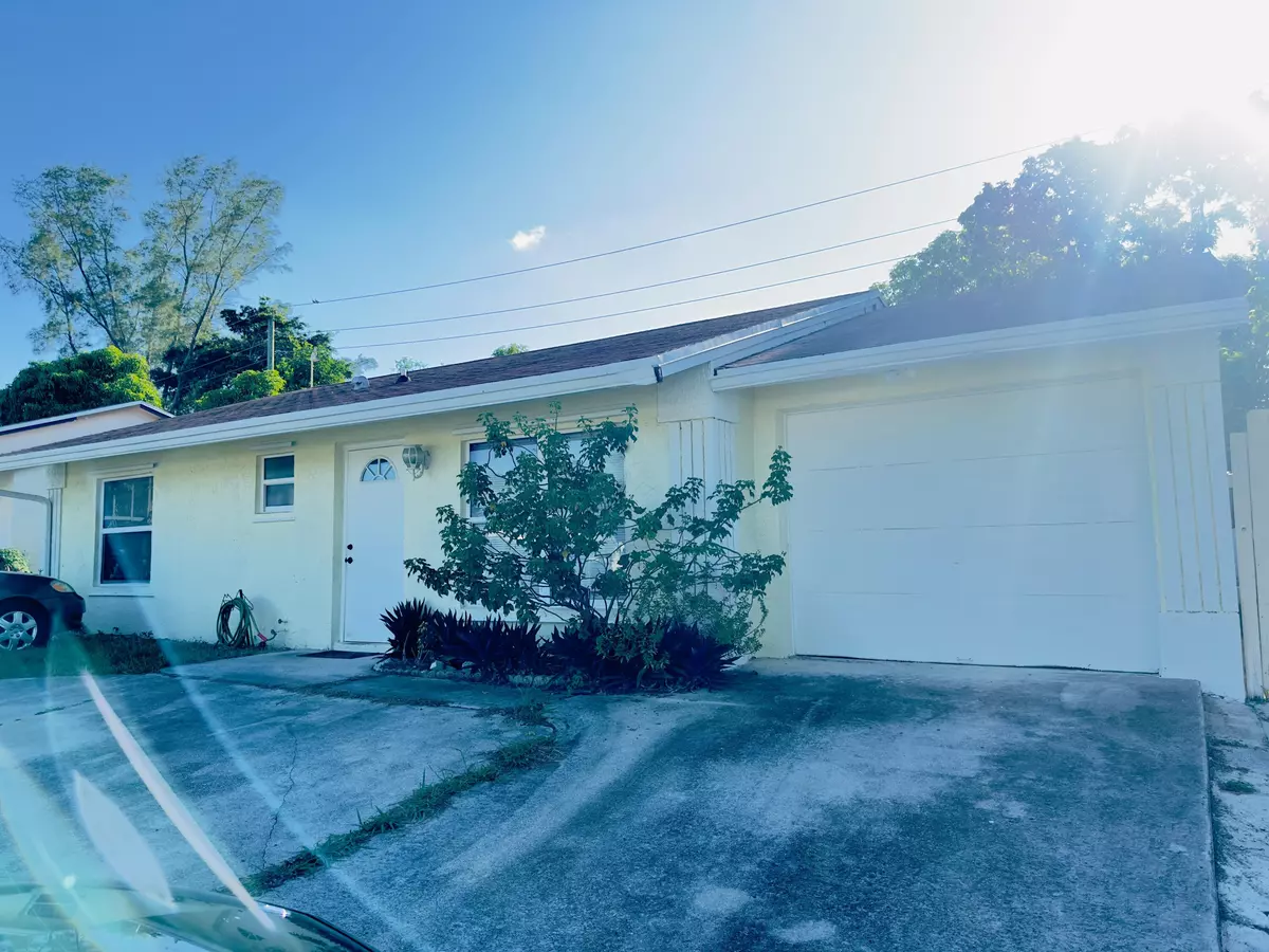 Lake Worth, FL 33463,5908 Triphammer RD