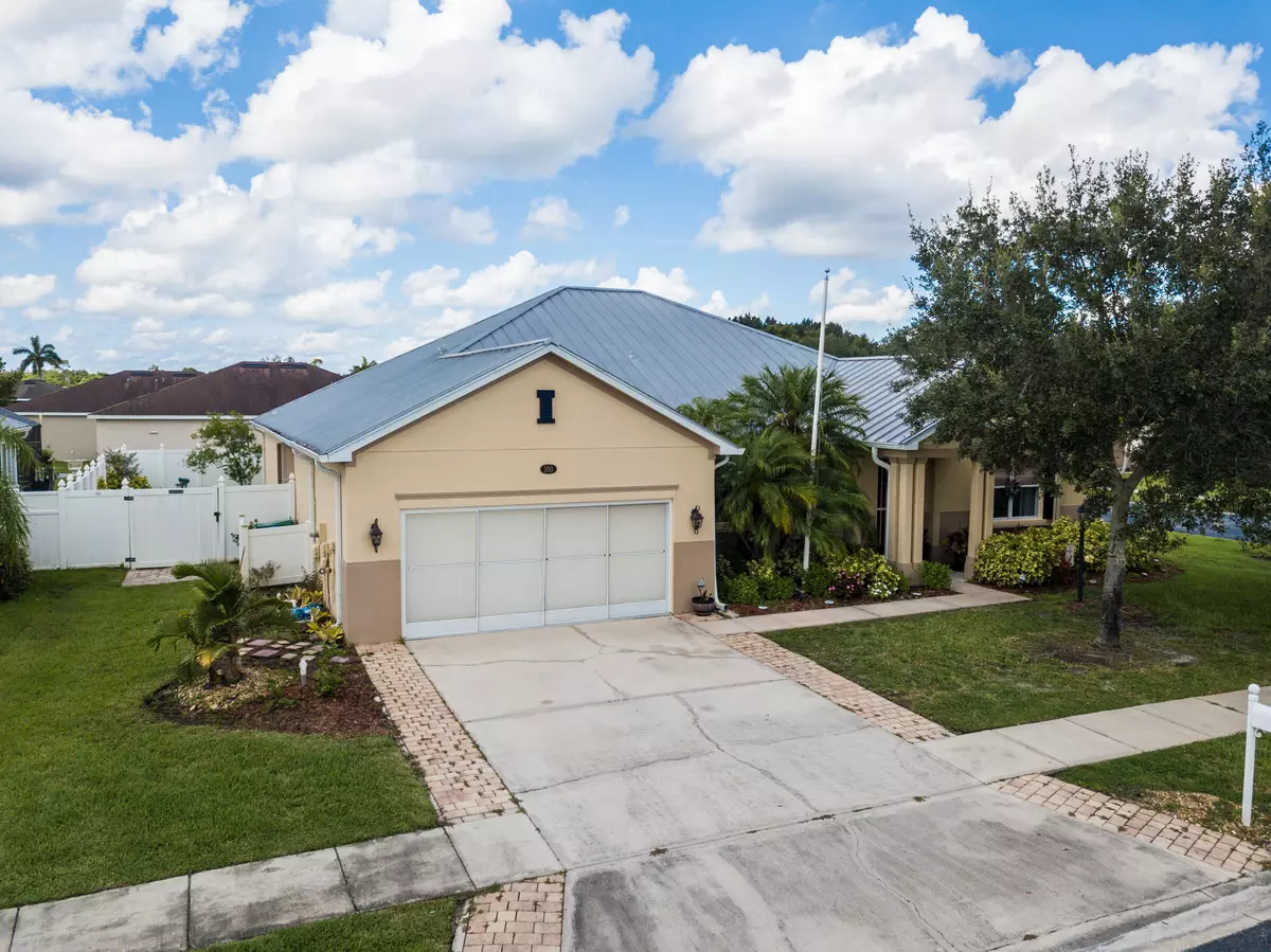 Sebastian, FL 32958,100 Salazar LN