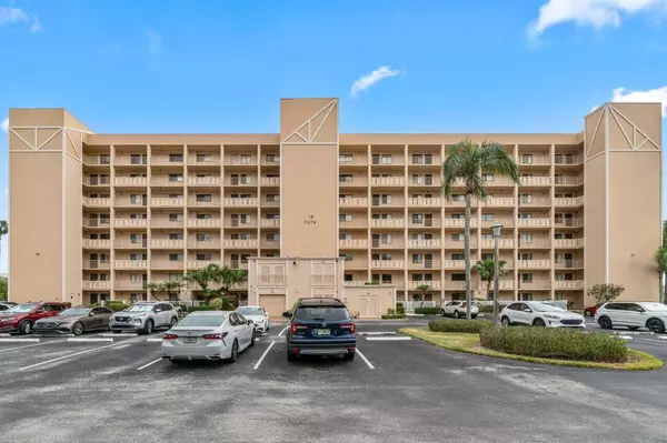 Delray Beach, FL 33446,7076 Huntington LN 208