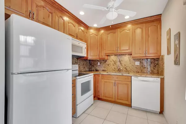 Delray Beach, FL 33484,950 Flanders T