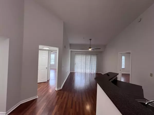 West Palm Beach, FL 33409,4041 San Marino BLVD 305