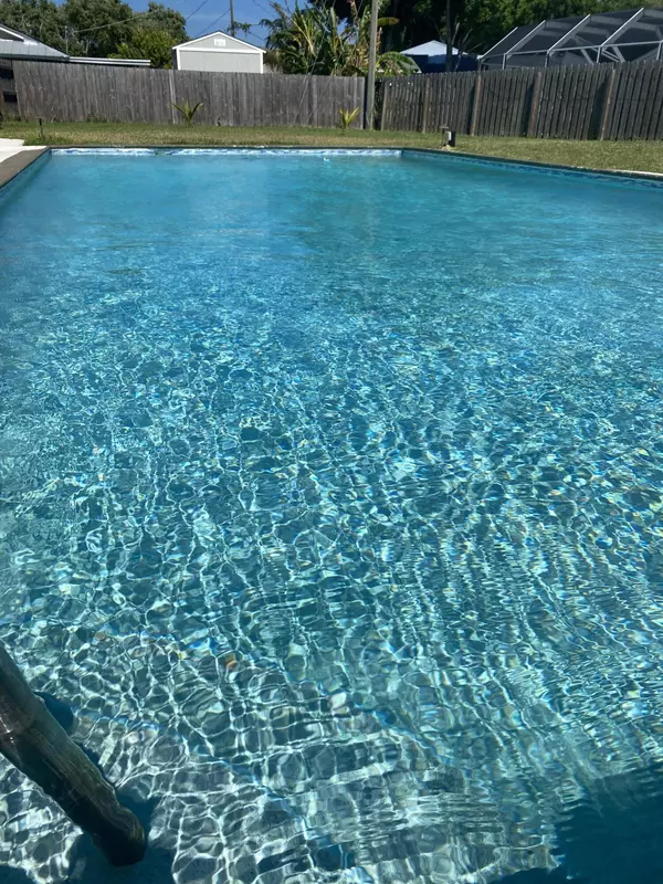 Vero Beach, FL 32962,403 SE 21st PL