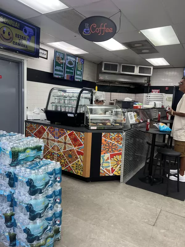 Royal Palm Beach, FL 33411,1009 N State 7 RD