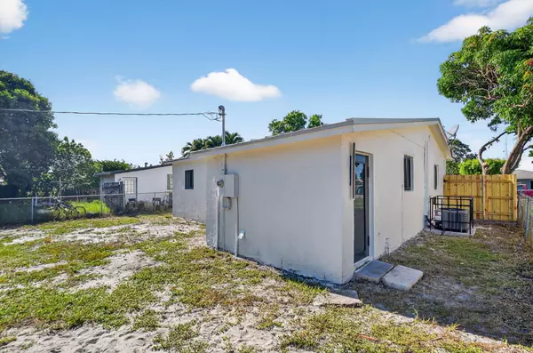 Boynton Beach, FL 33435,534 W Martin Luther King Jr BLVD