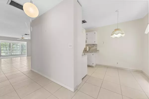 Delray Beach, FL 33484,13596 Via Flora C