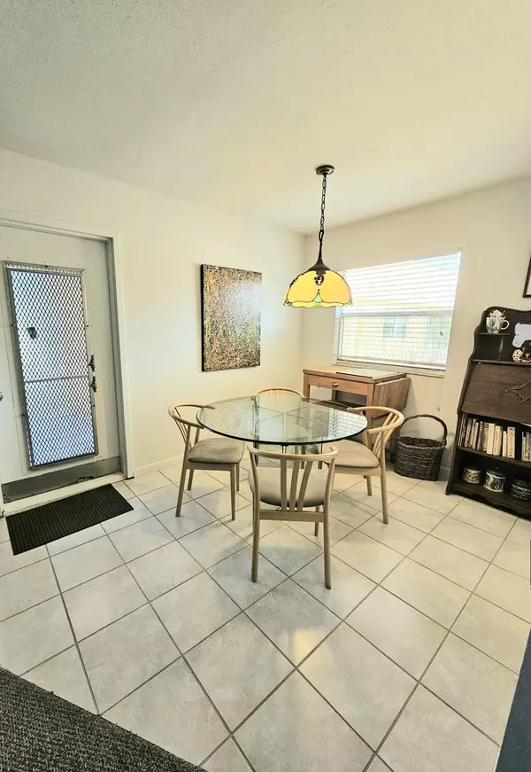 Delray Beach, FL 33446,653 N Saxony LN