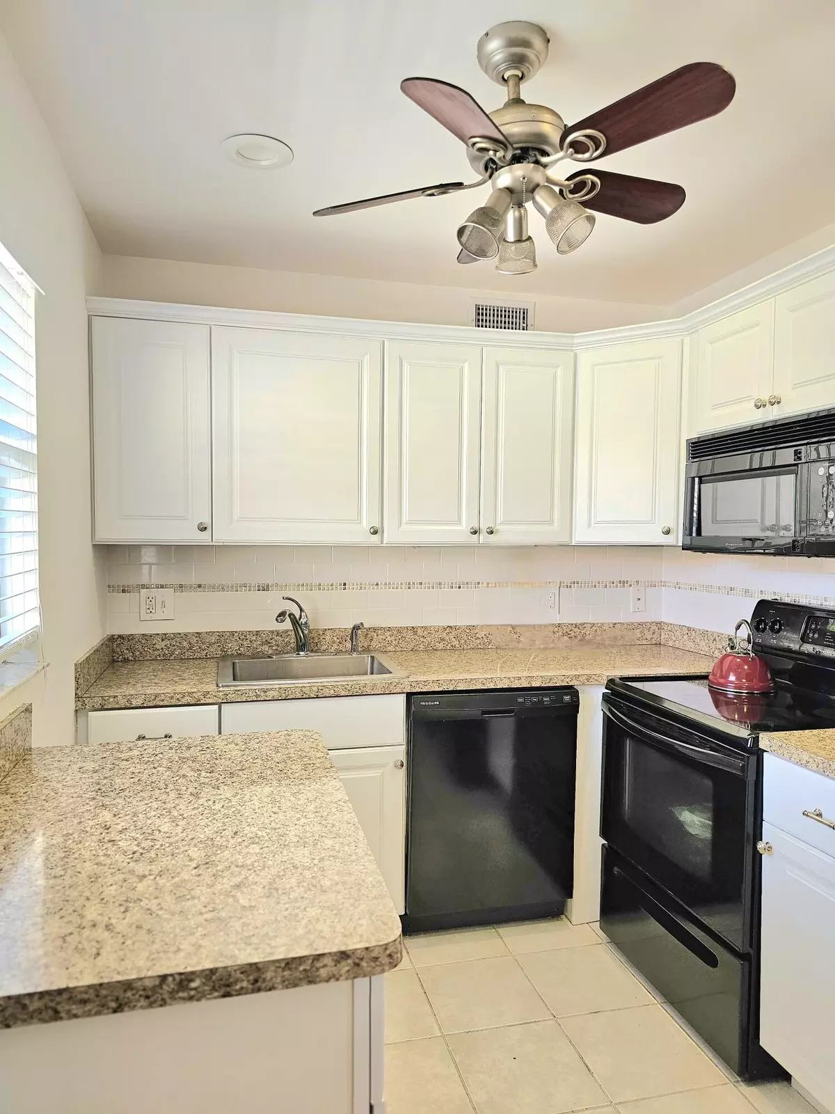 Delray Beach, FL 33446,653 N Saxony LN