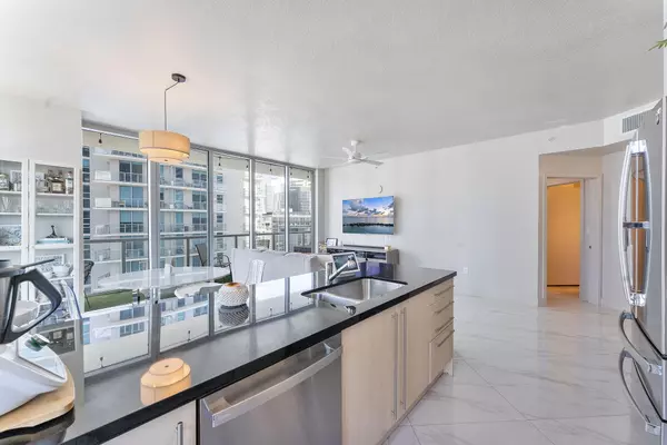 Miami, FL 33130,1111 SW 1st AVE 2420-N