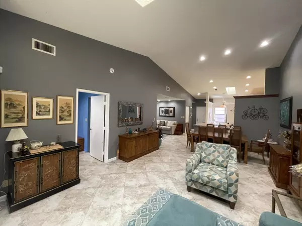 Delray Beach, FL 33484,6141 Sunny Pointe CIR B