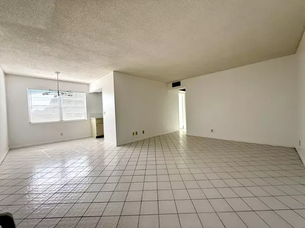 9 Hastings A, West Palm Beach, FL 33417