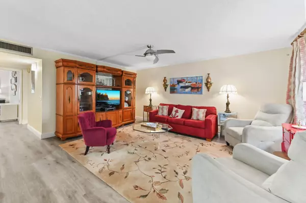 Delray Beach, FL 33484,196 E Burgundy