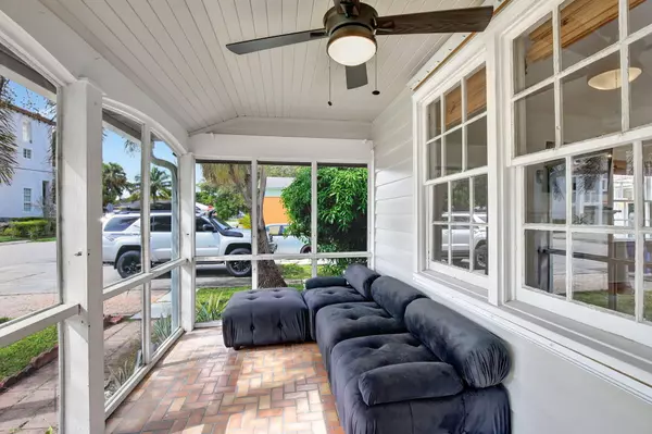 Hollywood, FL 33020,1635 Hayes ST