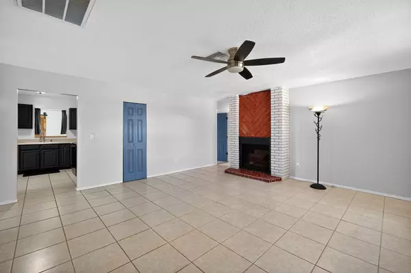 Port Saint Lucie, FL 34983,440 SE Sunnydale LN