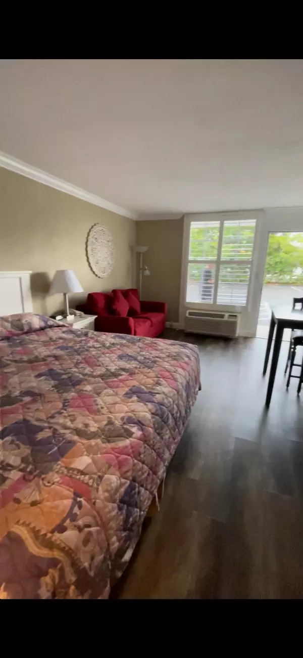 Naples, FL 34103,2555 N 9th ST 152