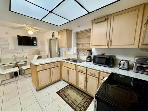 Port Saint Lucie, FL 34983,874 SW Ivanhoe DR