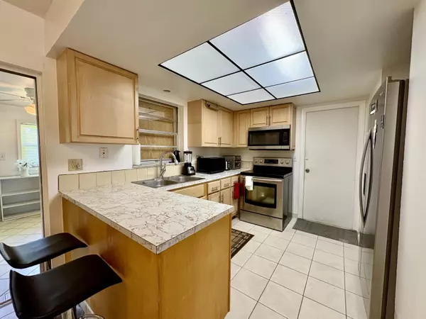 Port Saint Lucie, FL 34983,874 SW Ivanhoe DR