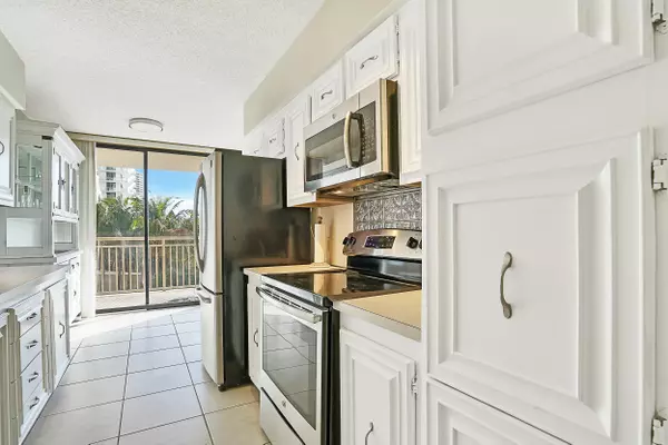 Singer Island, FL 33404,3400 N Ocean DR 408