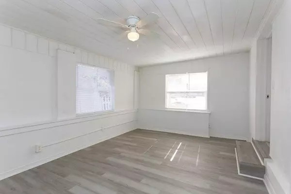 Riviera Beach, FL 33404,1164 W 31st ST