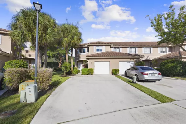 4872 Pinemore LN, Lake Worth, FL 33463