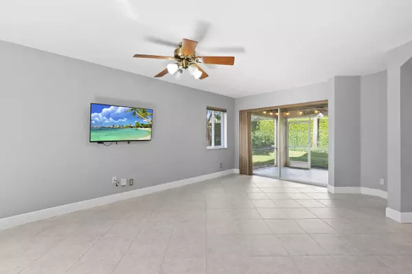 Lake Worth, FL 33463,4872 Pinemore LN