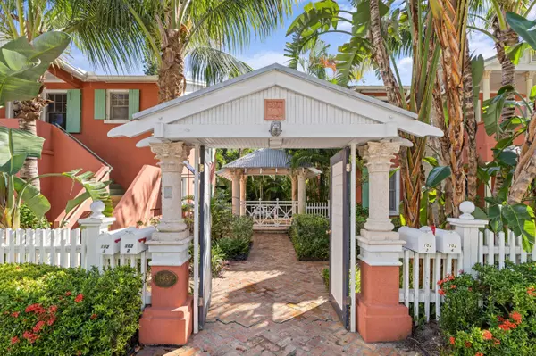 Delray Beach, FL 33483,102 SE 7th AVE Villa 3