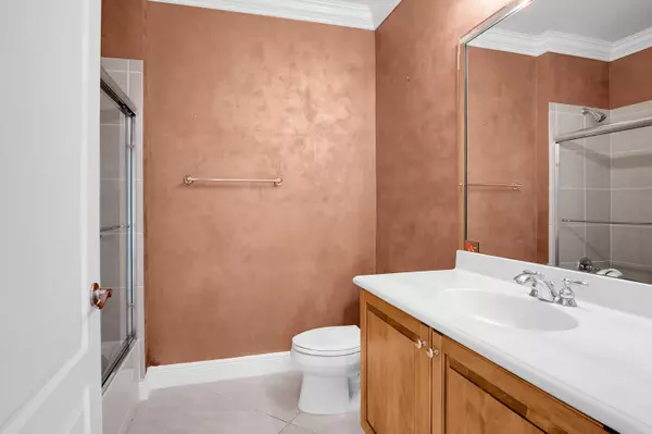 Boca Raton, FL 33487,668 NE Francesca LN