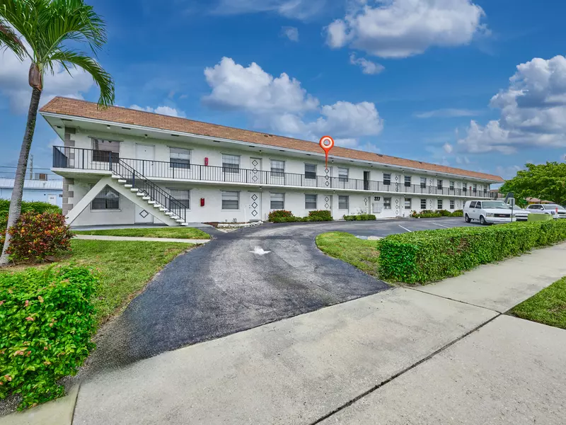 227 Castlewood DR 203, North Palm Beach, FL 33408