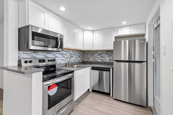 2191 NE 1st CT 104, Boynton Beach, FL 33435