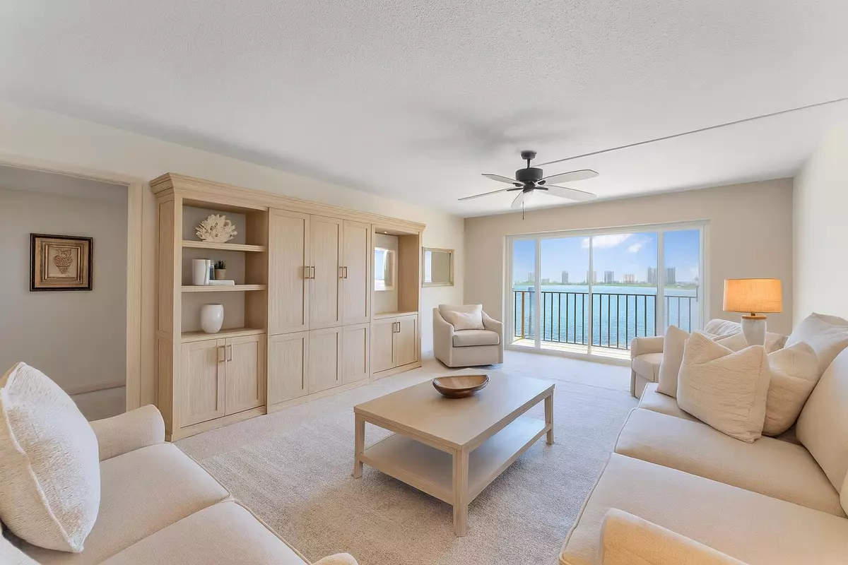 Lake Park, FL 33403,801 Lake Shore DR 505