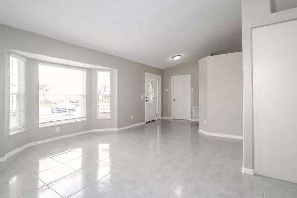 Port Saint Lucie, FL 34983,317 SW Duxbury AVE