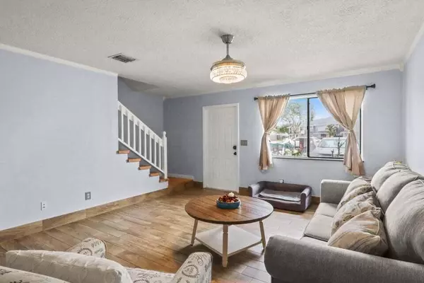 Greenacres, FL 33463,901 Riverside DR