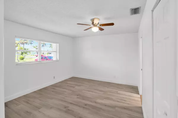 West Palm Beach, FL 33415,2638 E Gately DR 16